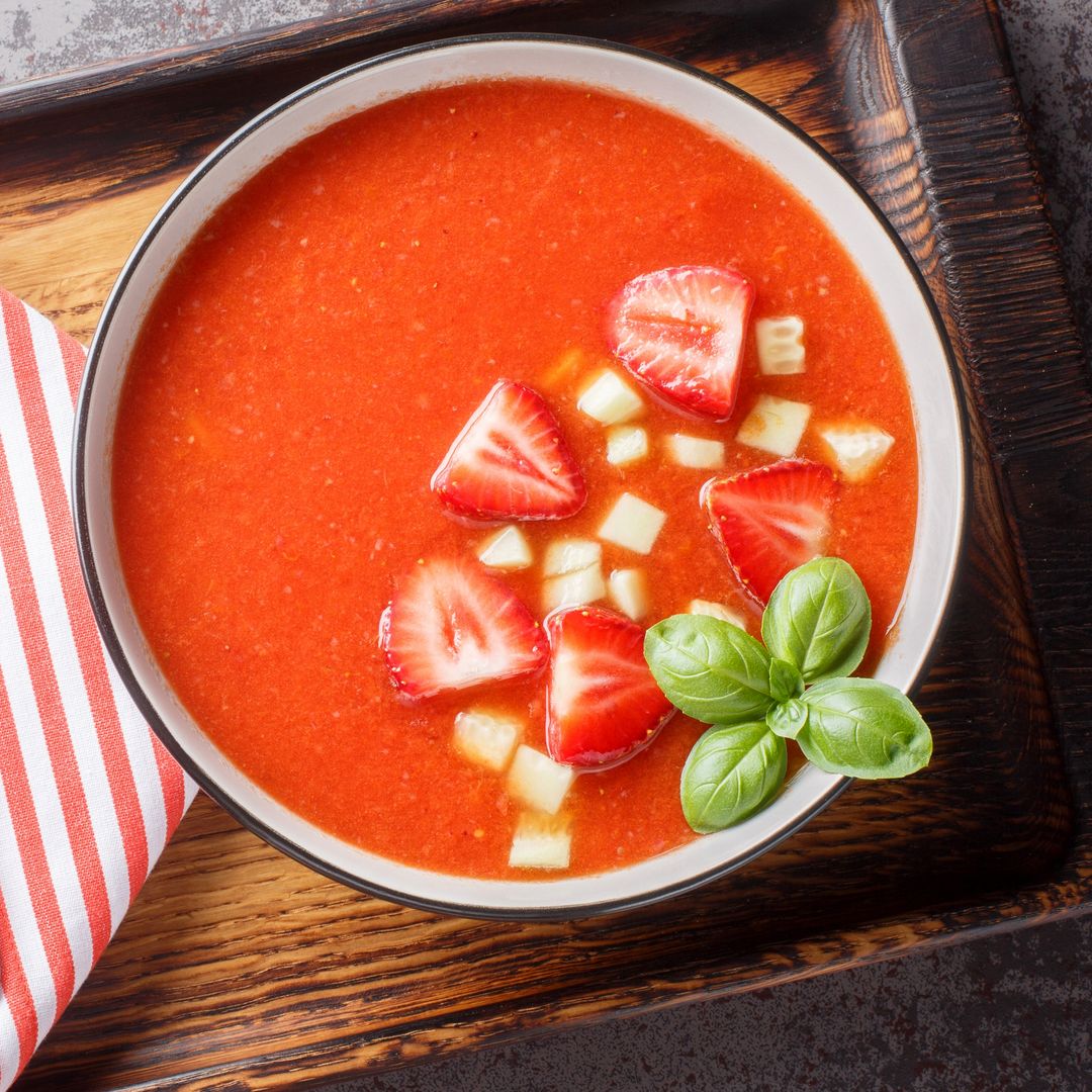 El gazpacho de fresas, saludable y delicioso, que tendrás listo en pocos minutos