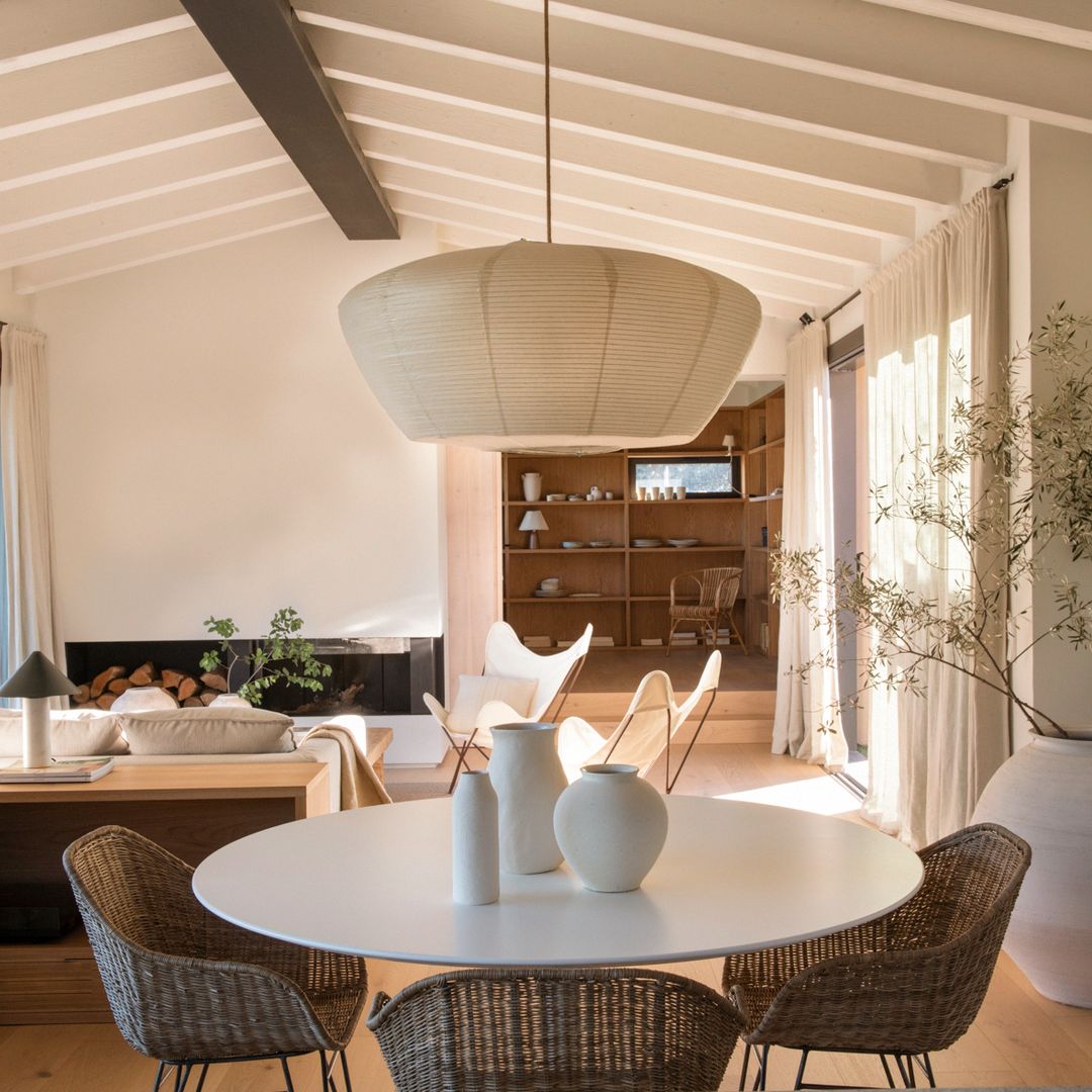 Adiós a la casa perfecta: los acabados artesanales se imponen en 2026