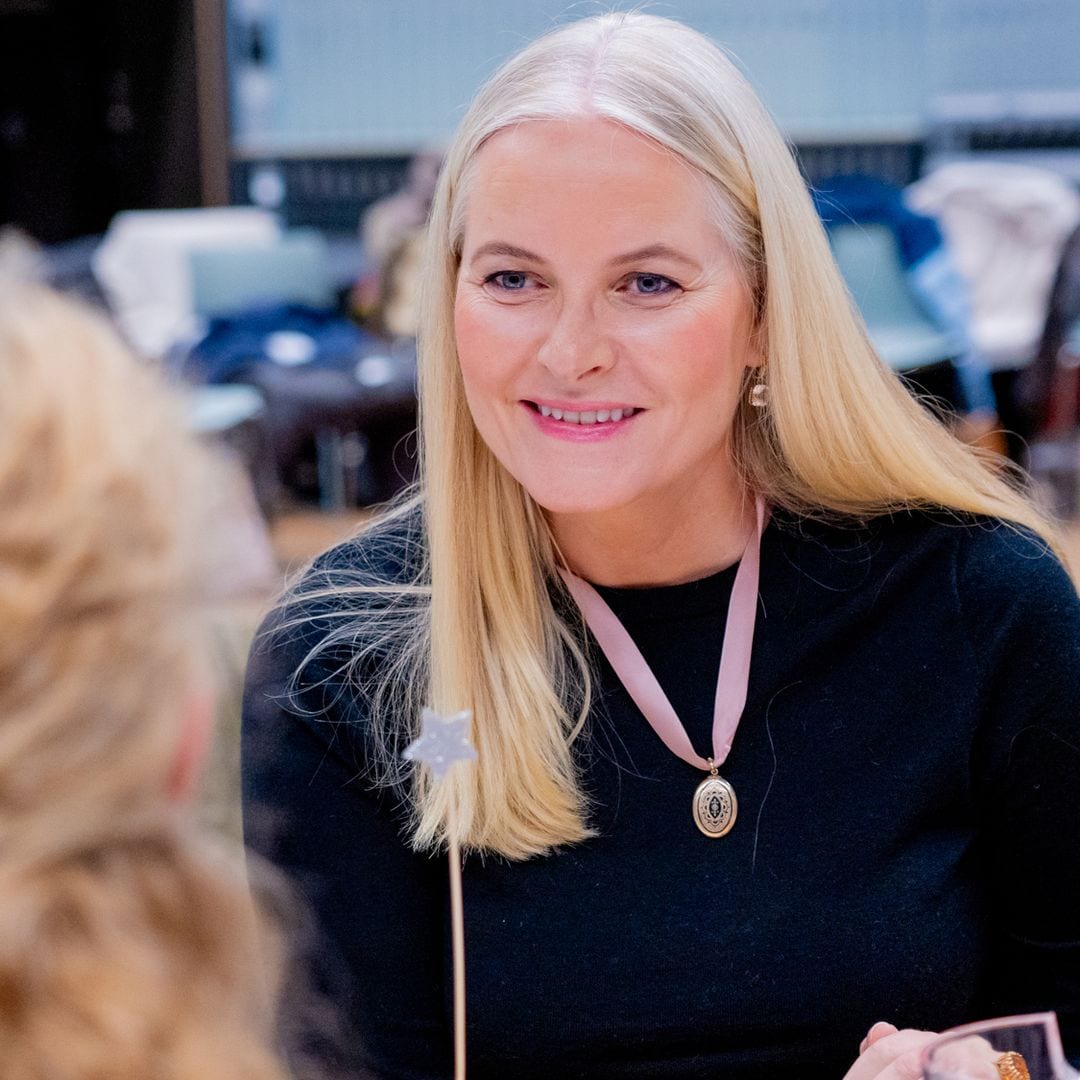 La serenidad de Mette-Marit de Noruega en su regreso público más agridulce