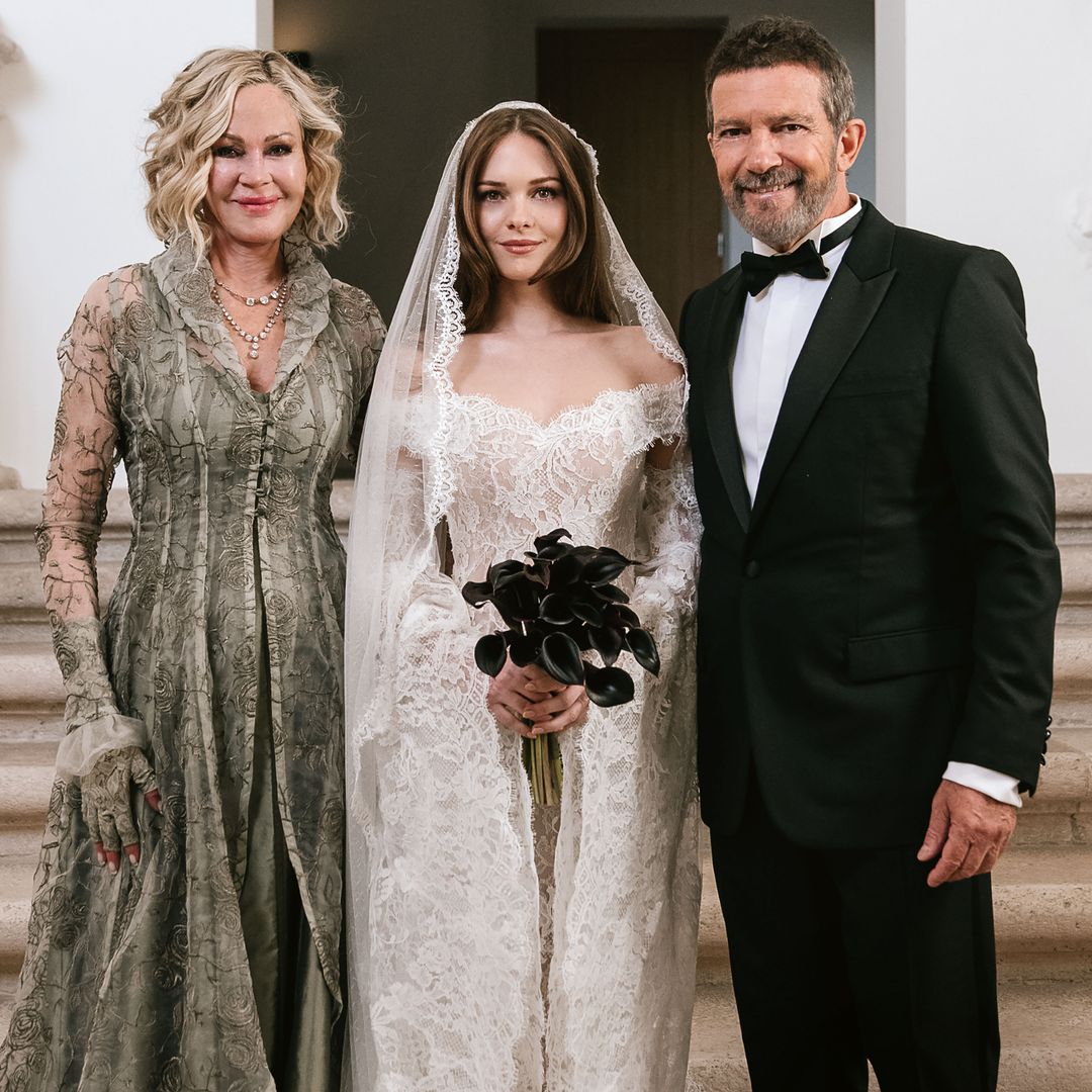 EXCLUSIVA: Las imágenes del reencuentro de Melanie Griffith y Antonio Banderas en la boda de su hija