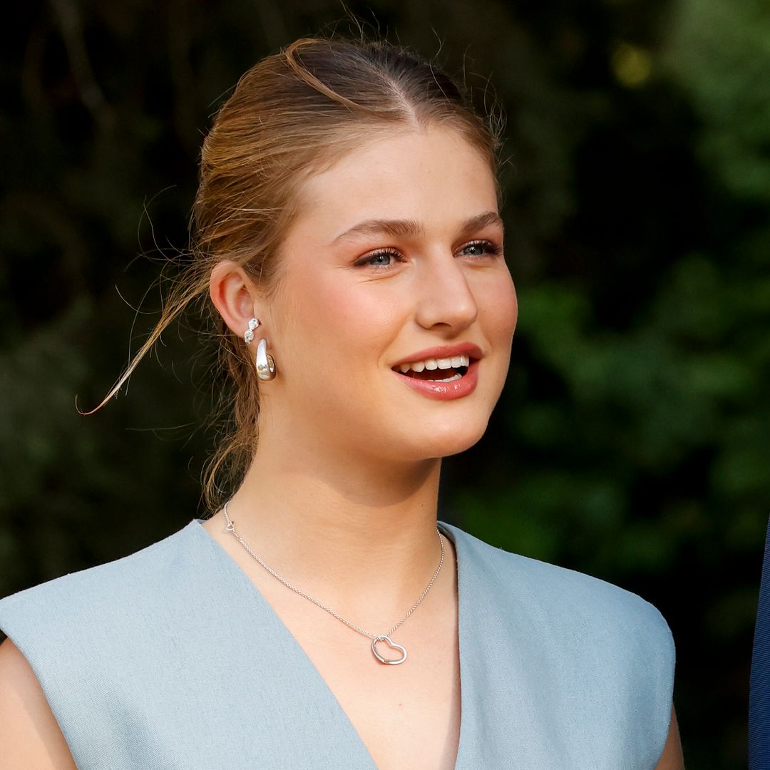 La princesa Leonor sorprende con una trenza holandesa en Zaragoza: un peinado limpio y elegante además de innovador