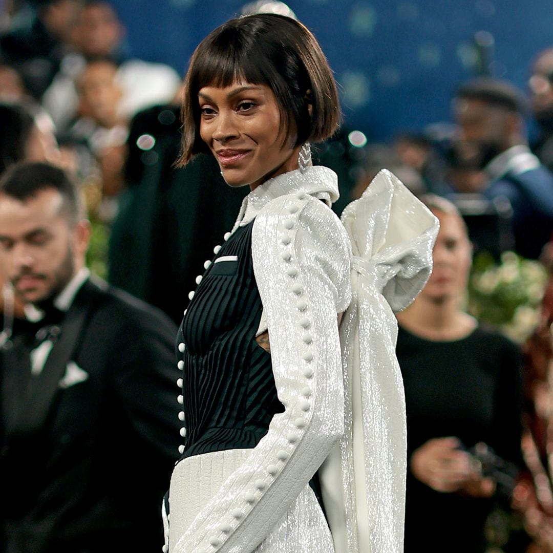Zoe Saldaña sorprende con radical cambio de 'look' en la MET Gala 2025
