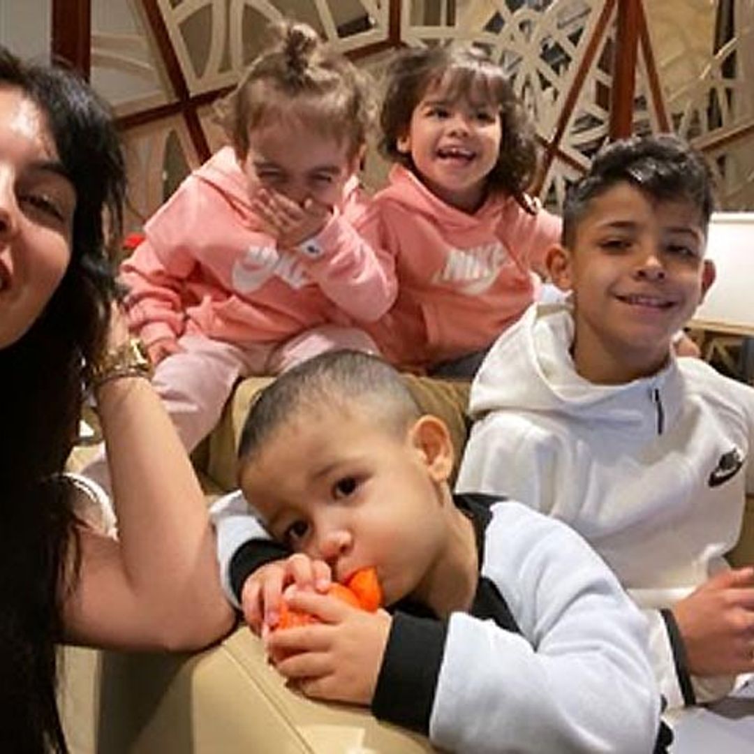 ¡Una dulce siesta y su película favorita! El vuelo más divertido de Georgina Rodríguez y sus niños