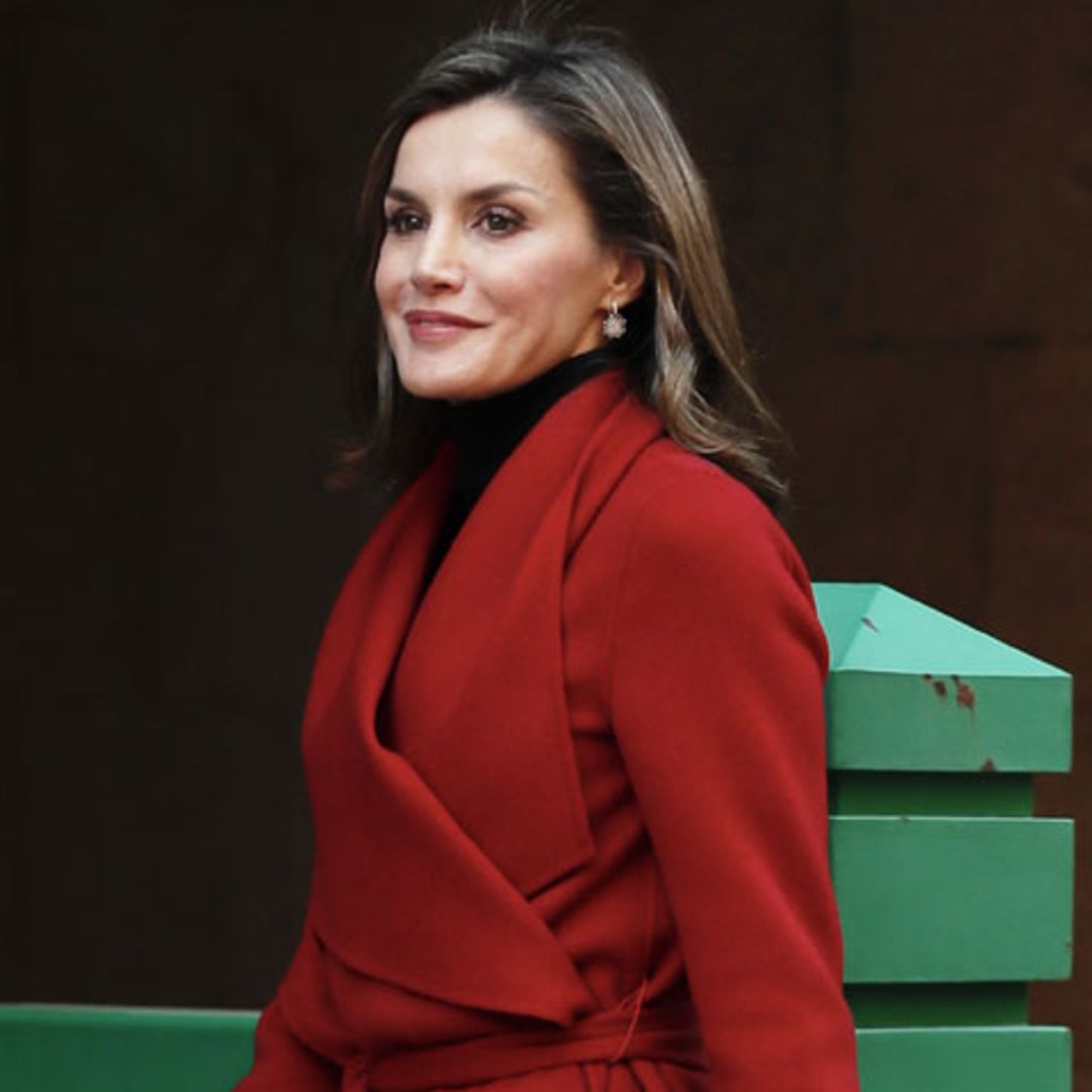 Botas rojas y bolso de Zara: el look más rompedor de la reina Letizia
