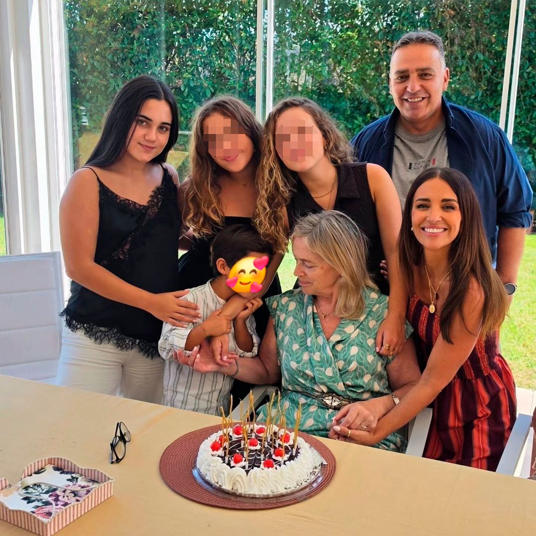 Paula Echevarría encuentra en Daniella su mejor apoyo para celebrar en familia el cumpleaños de su madre tras la muerte de su padre