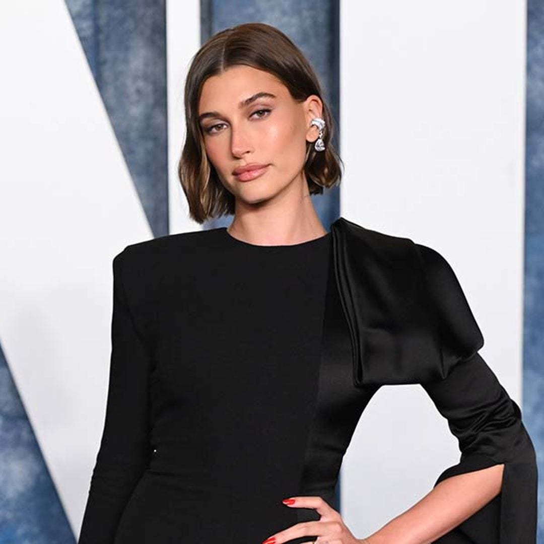 Hailey Bieber y Kylie Jenner, unidas por el vestido de espalda al aire que adorarán las invitadas