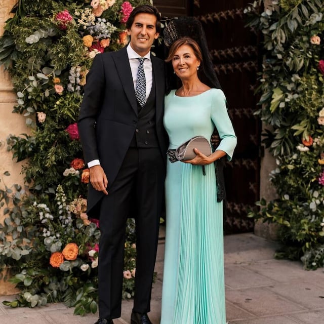 Madrinas y madres de la novia con mantilla