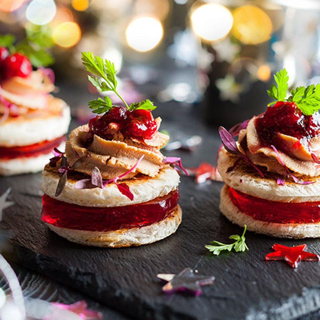 Bocadito de 'foie' con gelatina de fresa y 'chutney' de arándanos