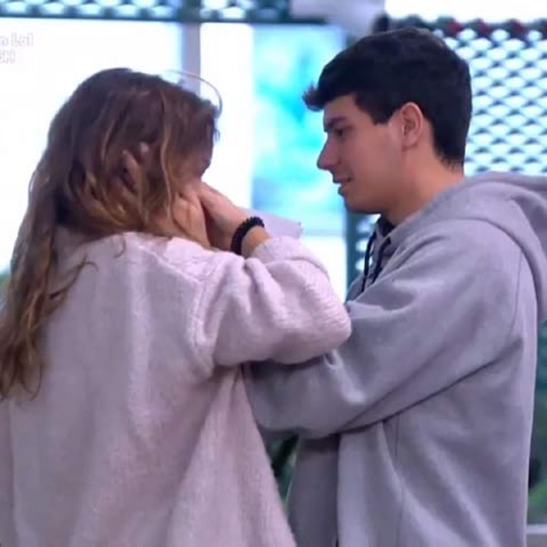 El tierno abrazo de despedida de Amaia y Alfred, de OT, antes de marcharse por Navidad