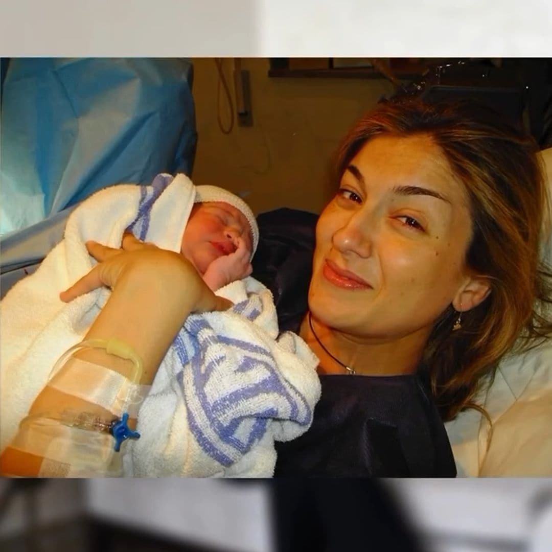 Sandra Golpe sorprende al publicar 3 fotos inéditas del parto de su hijo David hace 20 años