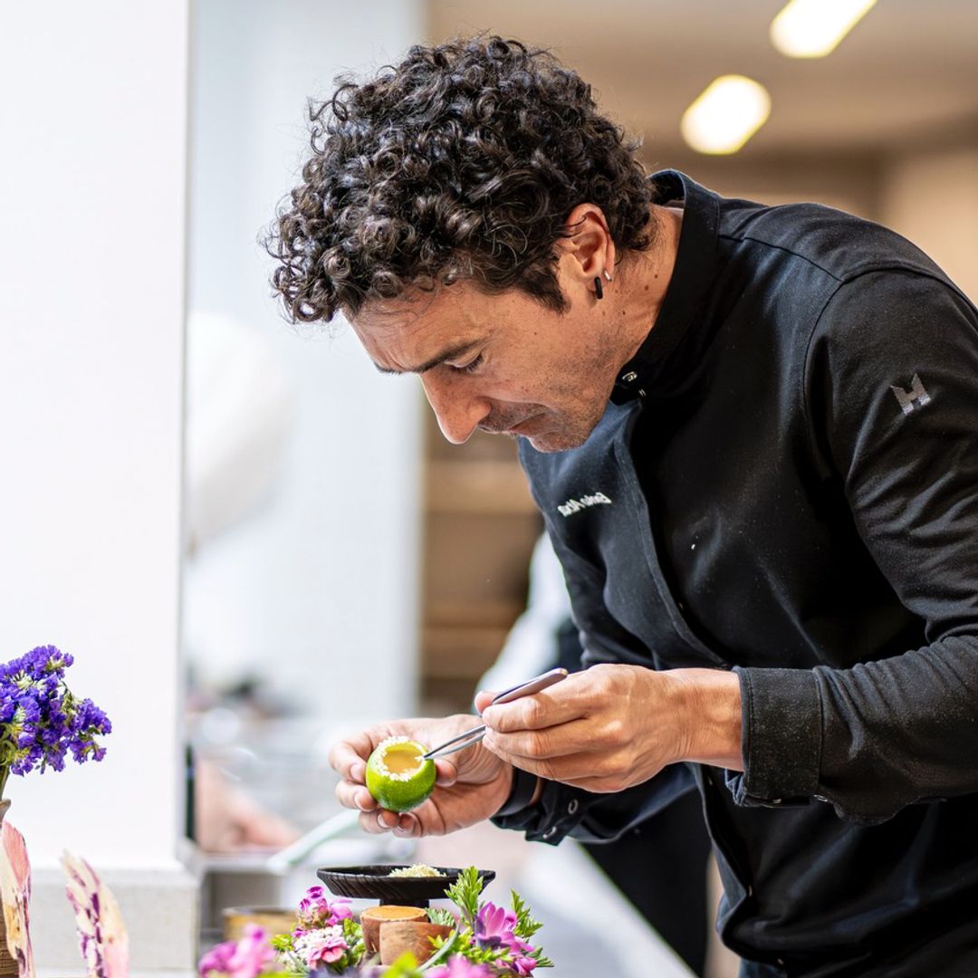 Eneko Atxa, chef Michelin, muestra su receta de tarta de queso al estilo vasco: “Queda supercremosa, ¡a mí me encanta!”