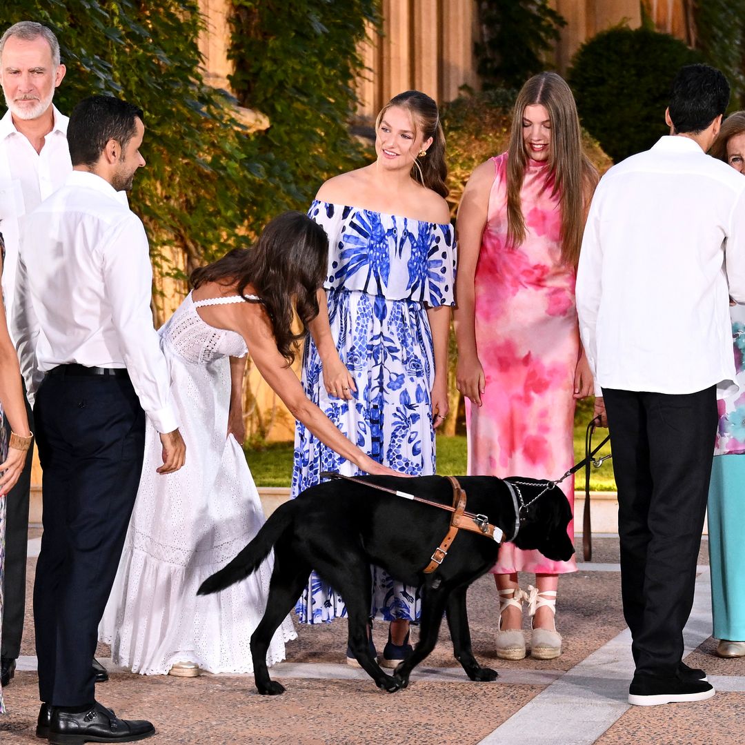 Doña Letizia hablando en lengua de signos, un perrito encantador y la Copa de la Reina: 5 curiosidades de una recepción única