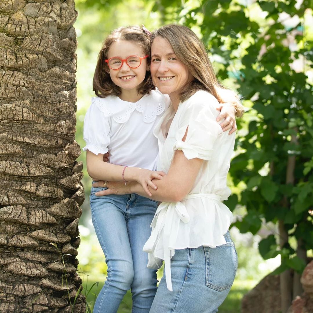 Laura, madre de una niña con una enfermedad neurodegenerativa: “Cada día que pasa van avanzando los síntomas”