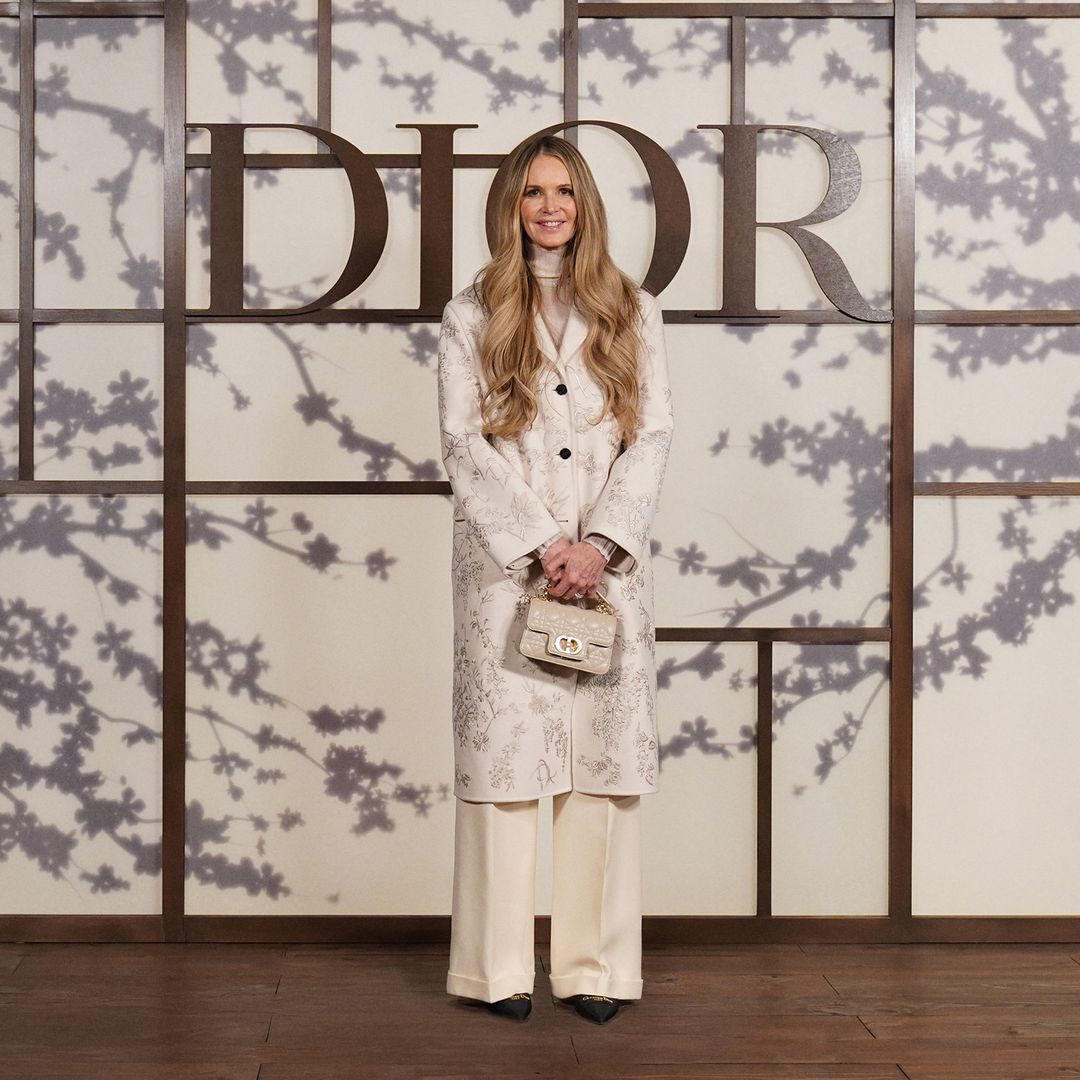Elle Macpherson y más invitadas en el desfile Otoño 2025 de Dior en Kioto, Japón