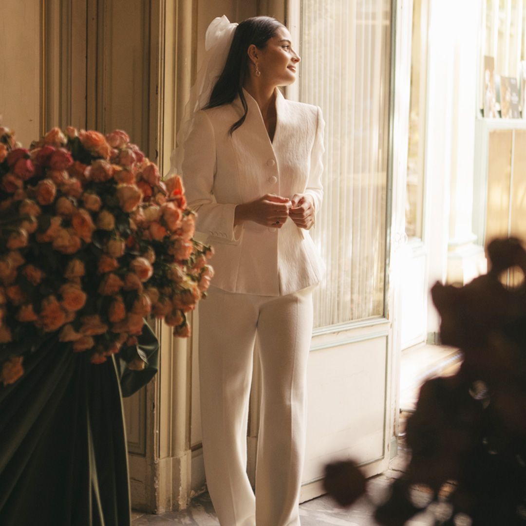 7 trajes de chaqueta blancos para mujer: la alternativa perfecta al vestido en una boda civil