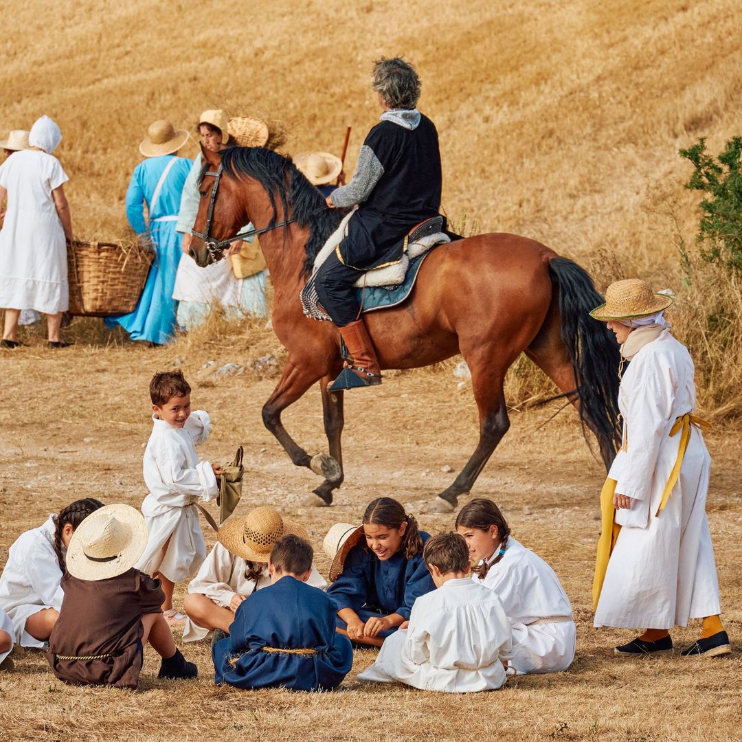 Recreación de la Batalla de Atapuerca entre Fernando I, rey de León y conde de Castilla, y García Sánchez III, rey de Pamplona-Nájera, que se realiza cada año en el pueblo burgalés de Atapuerca, a pocos kilómetros de Burgos capital.