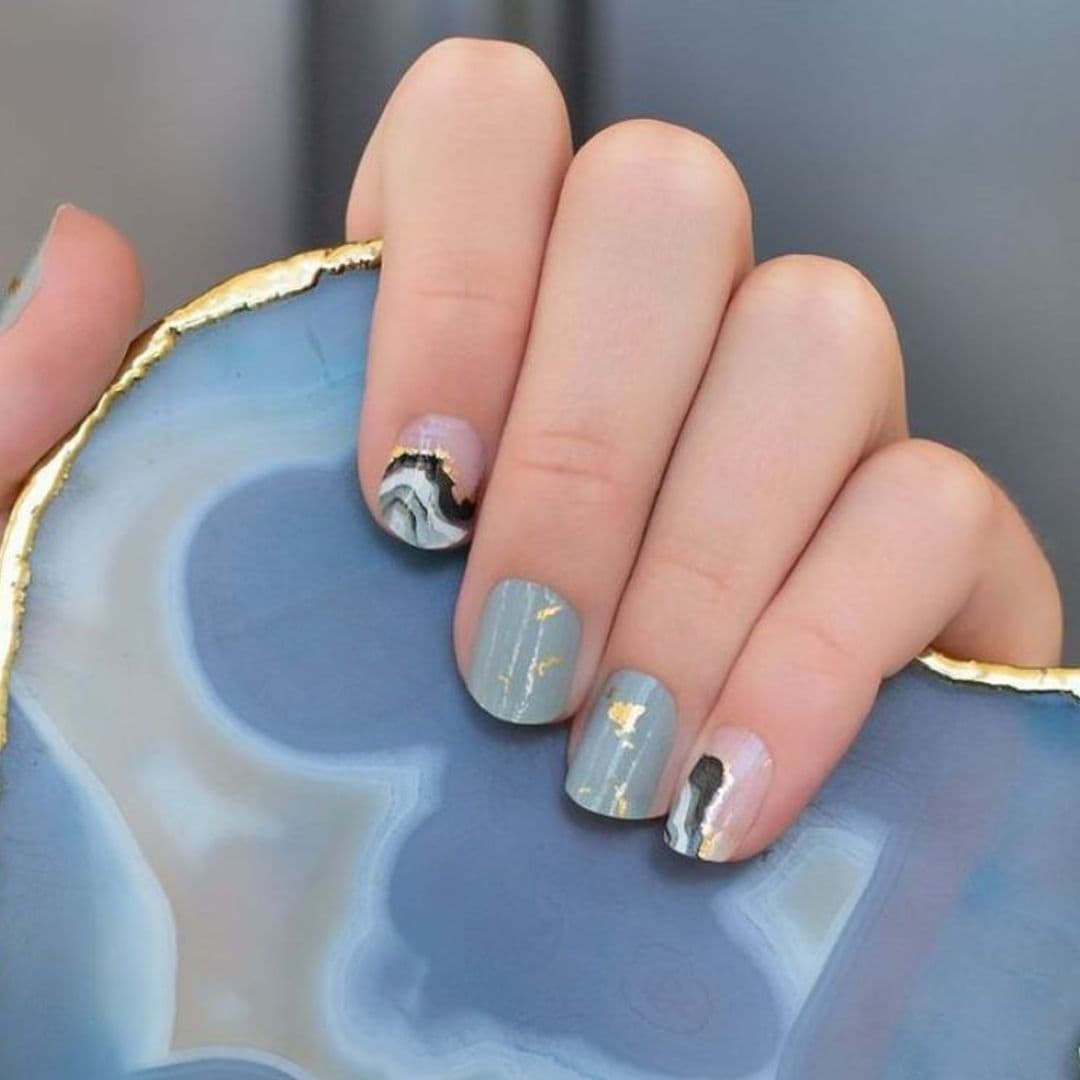 Si buscas una manicura diferente y atrevida, prueba las 'geode nails' que imitan piedras preciosas
