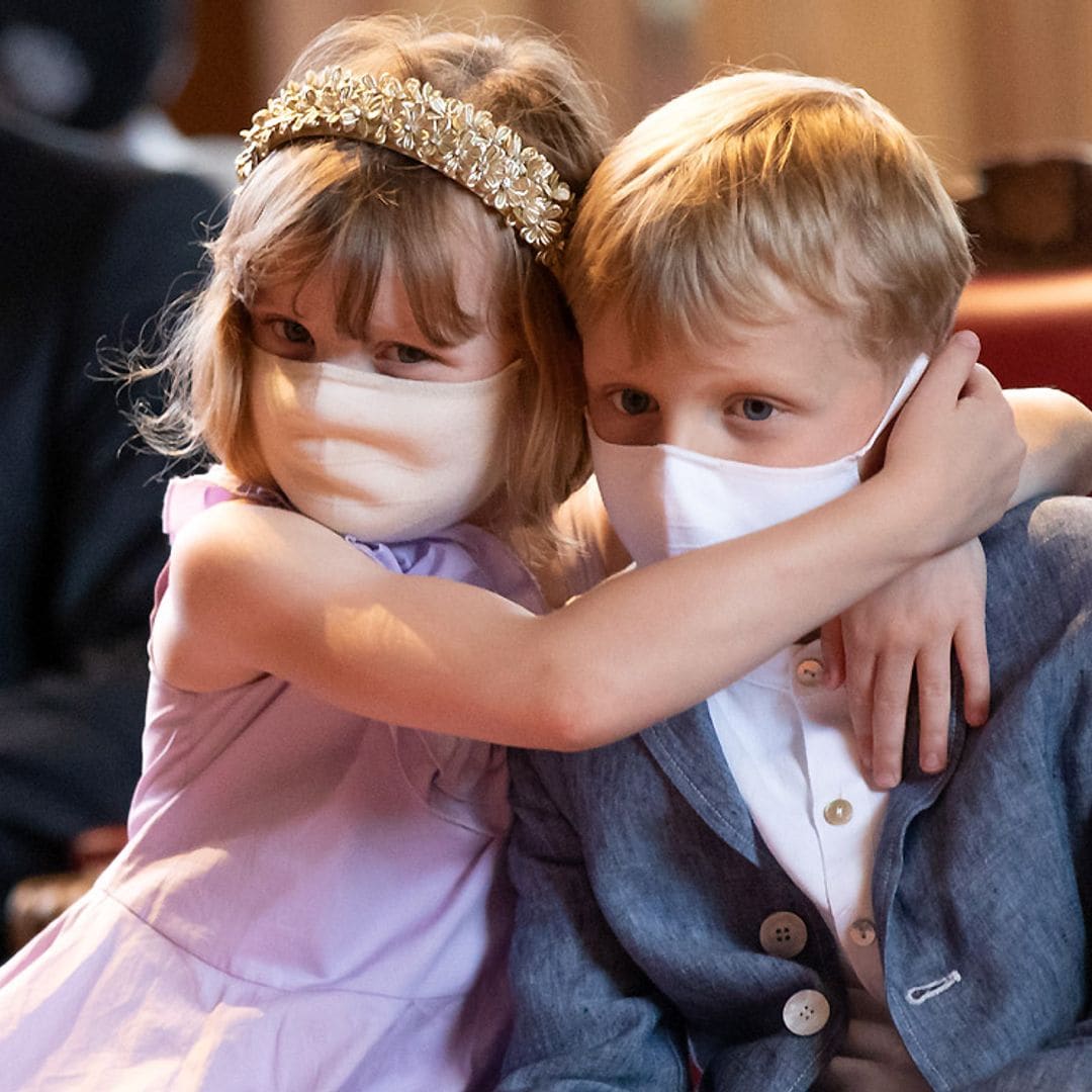¡Nada como el amor de un hermano! Jacques y Gabriella de Mónaco, todo abrazos en su último evento