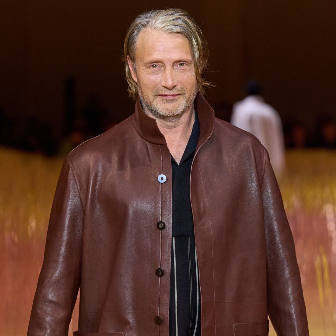 Mads Mikkelsen cierra el show de Zegna en Milán
