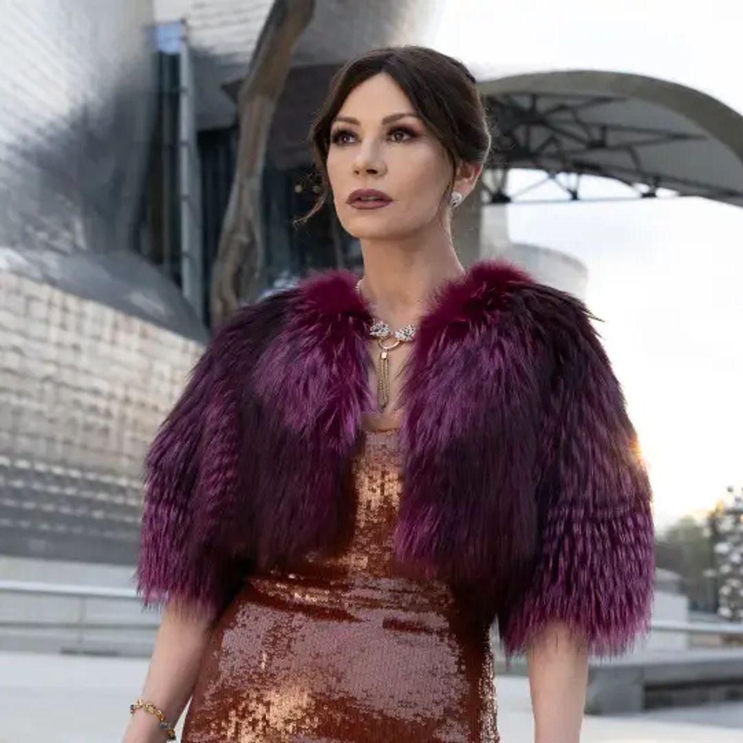 Catherine Zeta-Jones cambia de registro: de 'Miércoles' a asesina elegante en su nueva serie