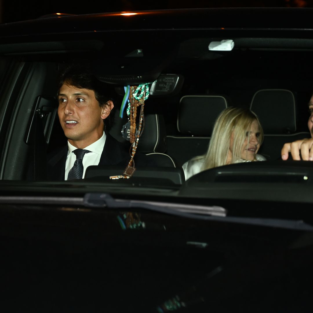 Roca Rey y Eugenia Martínez de Irujo en el mismo coche