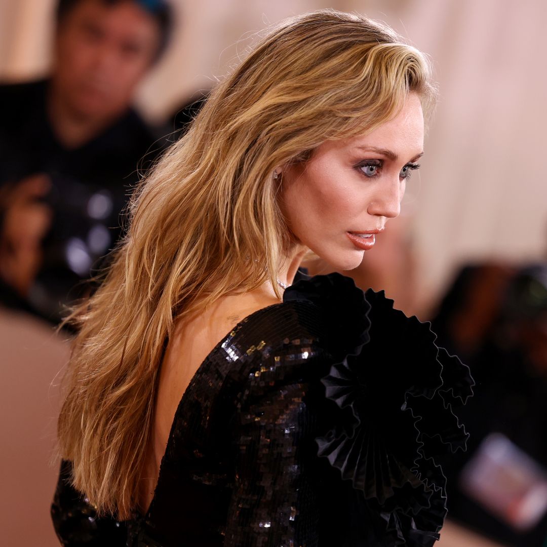 Maquillaje natural, moños bajos y ondas ligeras: la belleza romántica de la gran noche del cine en California