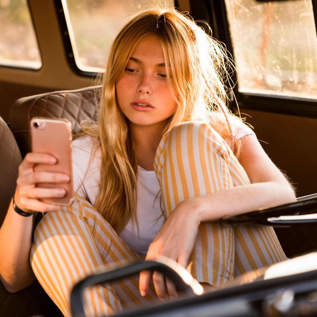 Qué significa que leas un WhatsApp y no contestes (o lo dejes en visto), según la psicología