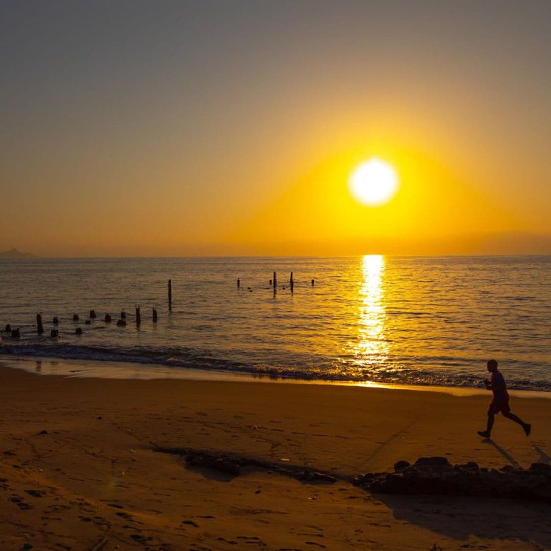 Alfonso Ussía despide a los bañistas que hacen ‘jogging’ por la playa