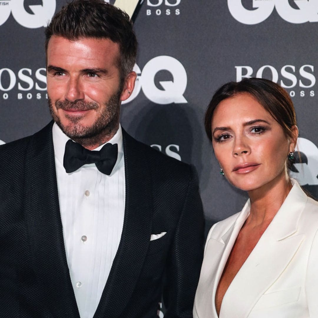 'Besos navideños de los Beckham': El posado de Navidad de Victoria y David con la familia al completo