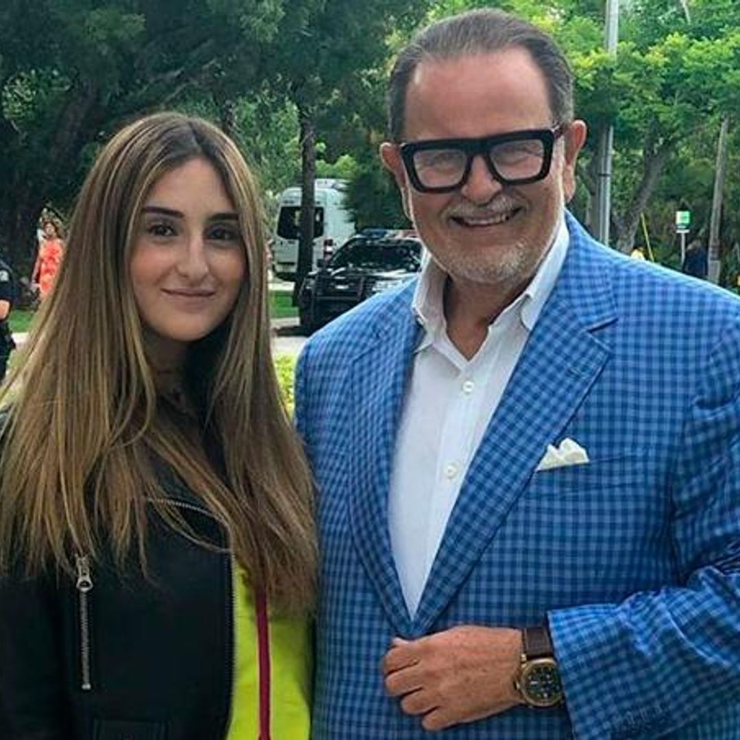 Raúl de Molina interrumpió la clase virtual de su hija Mia y ella reaccionó con un zapato