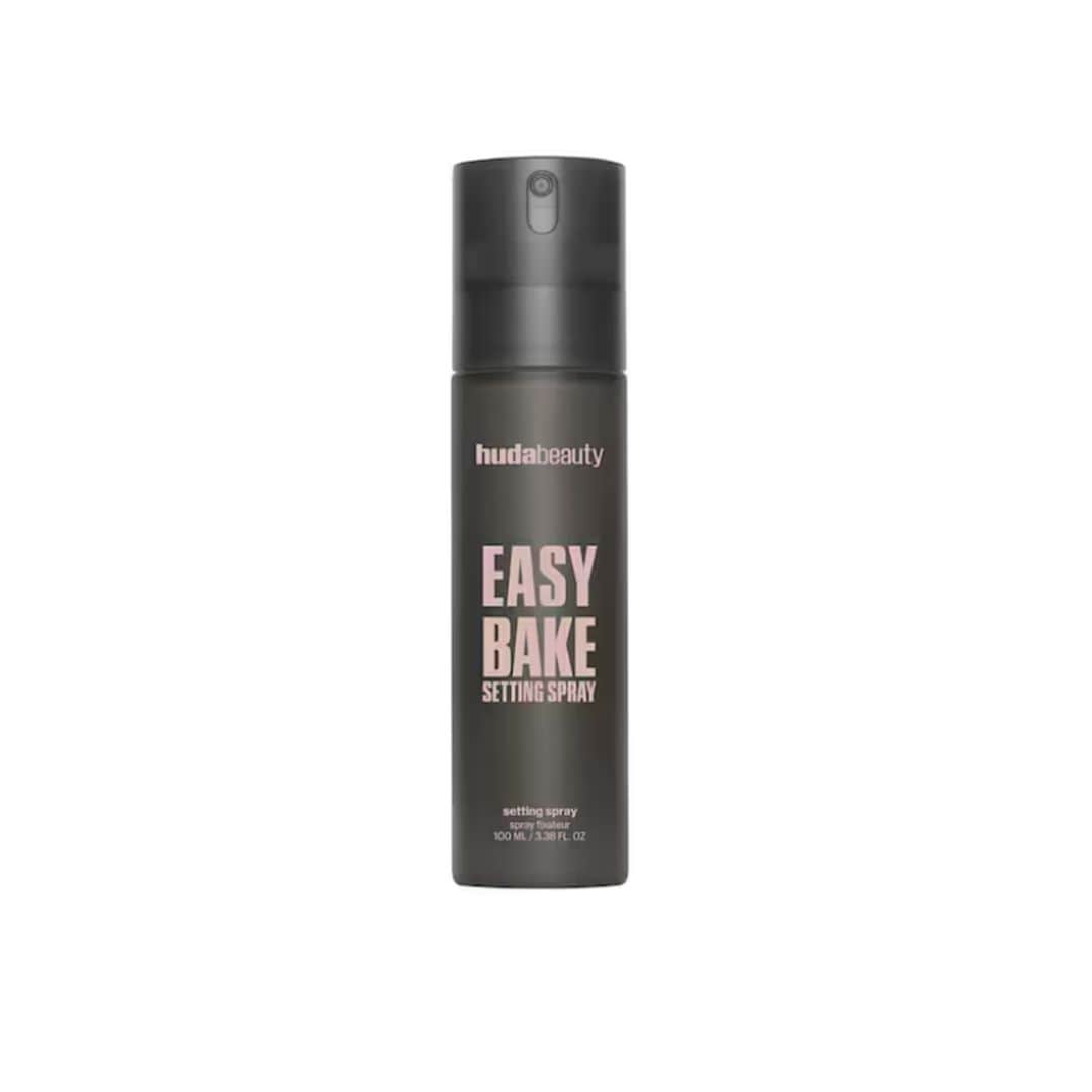 Easy Bake Setting Spray, de Huda Beauty