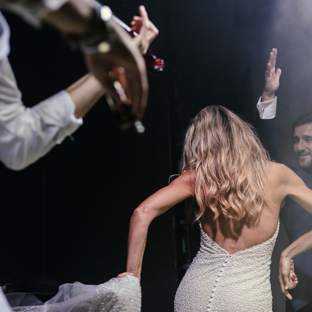 ENTRAMOS EN LA BODA DE ANGIE RIGUEIRO Y NACHO CERRILLO UNA CEREMONIA MÁGICA Y UN ESCENARIO DE PELÍCULA