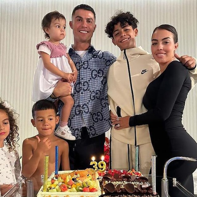 cristiano ronaldo celebra su cumplea os 39 junto a sus hijos y georgina rodr guez