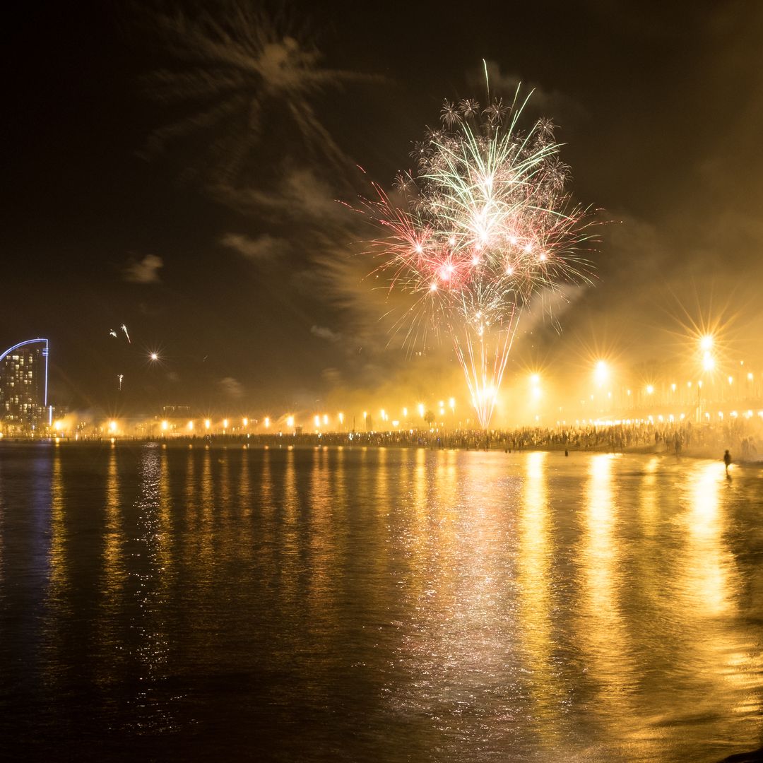 Celebración de la noche de San Juan en Barcelona