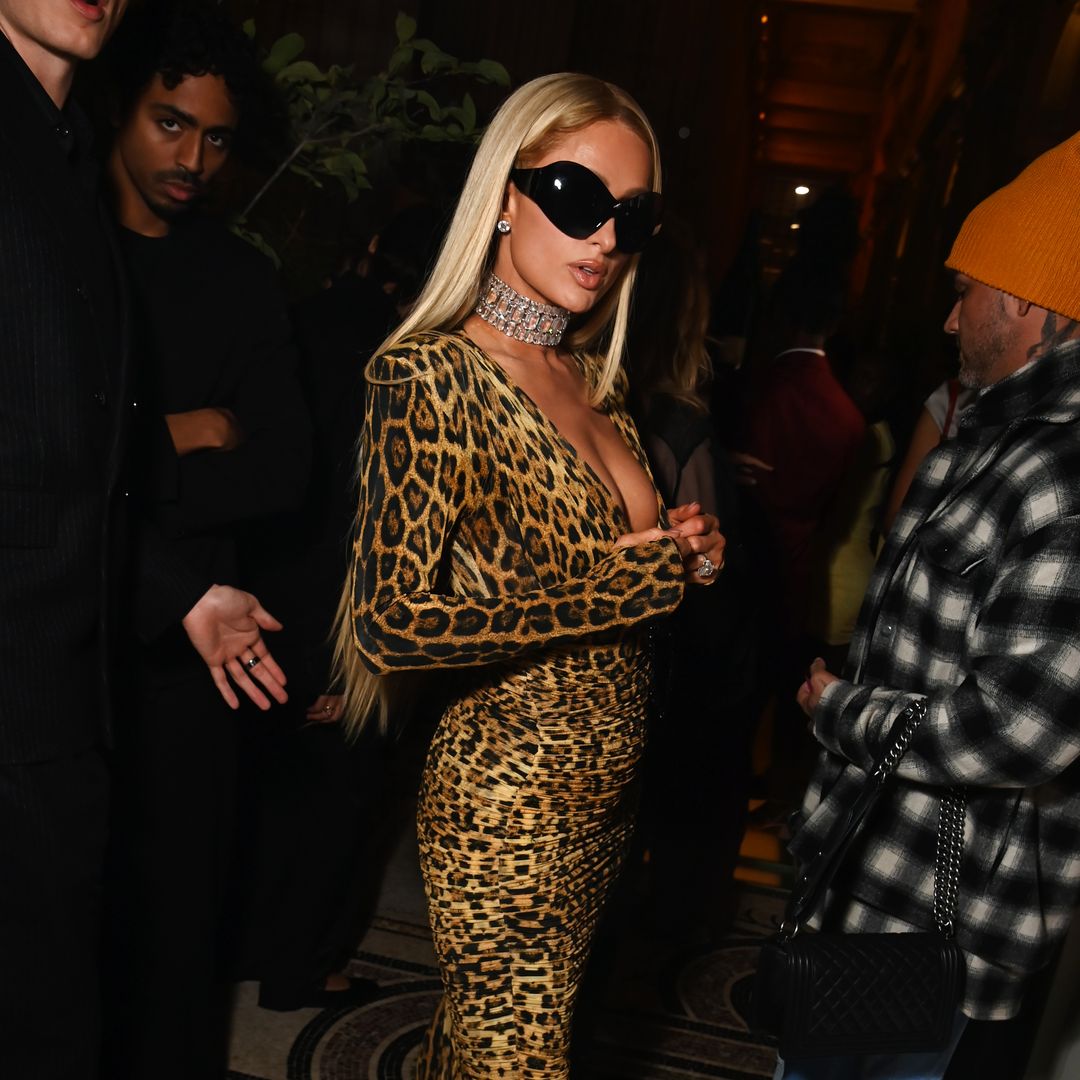 Paris Hilton inaugura los disfraces de Halloween haciendo referencia a una diva del pop