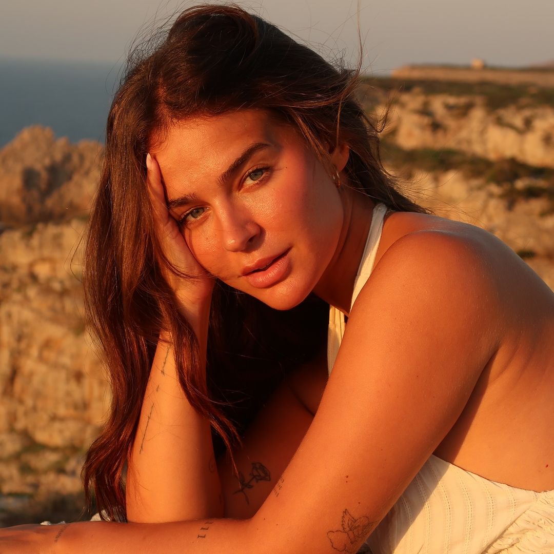 Cómo mantener tu melena impecable y sin 'frizz' durante tus vacaciones en el mar
