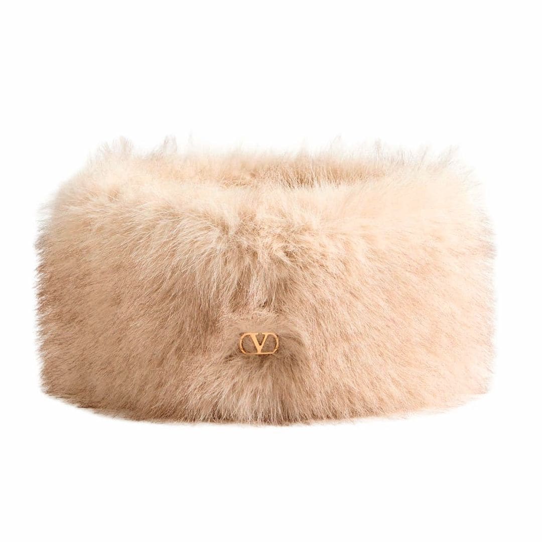 Gorro de pelo (450 €), de Valentino Garavani