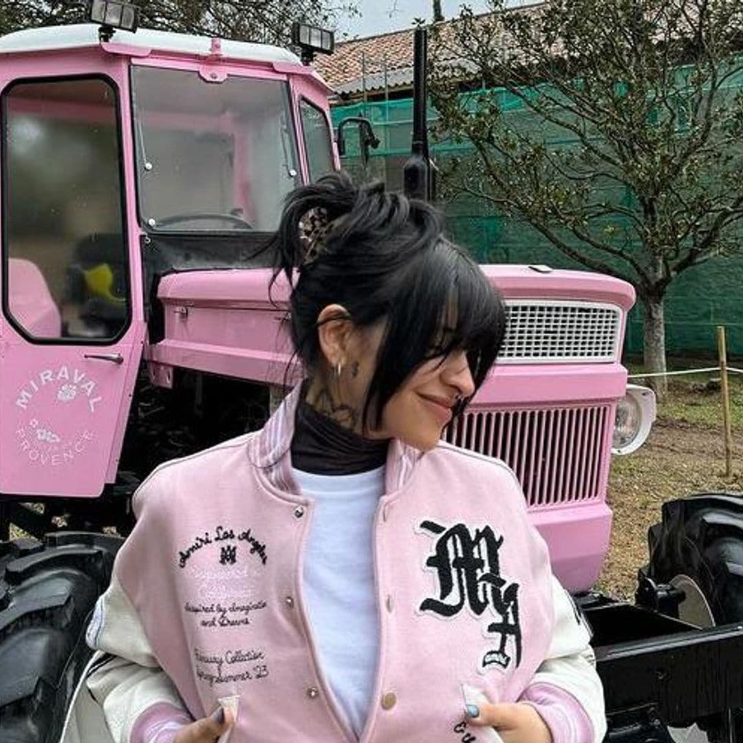 Desde Francia, Cazzu comparte nuevas fotos de su pequeña Inti