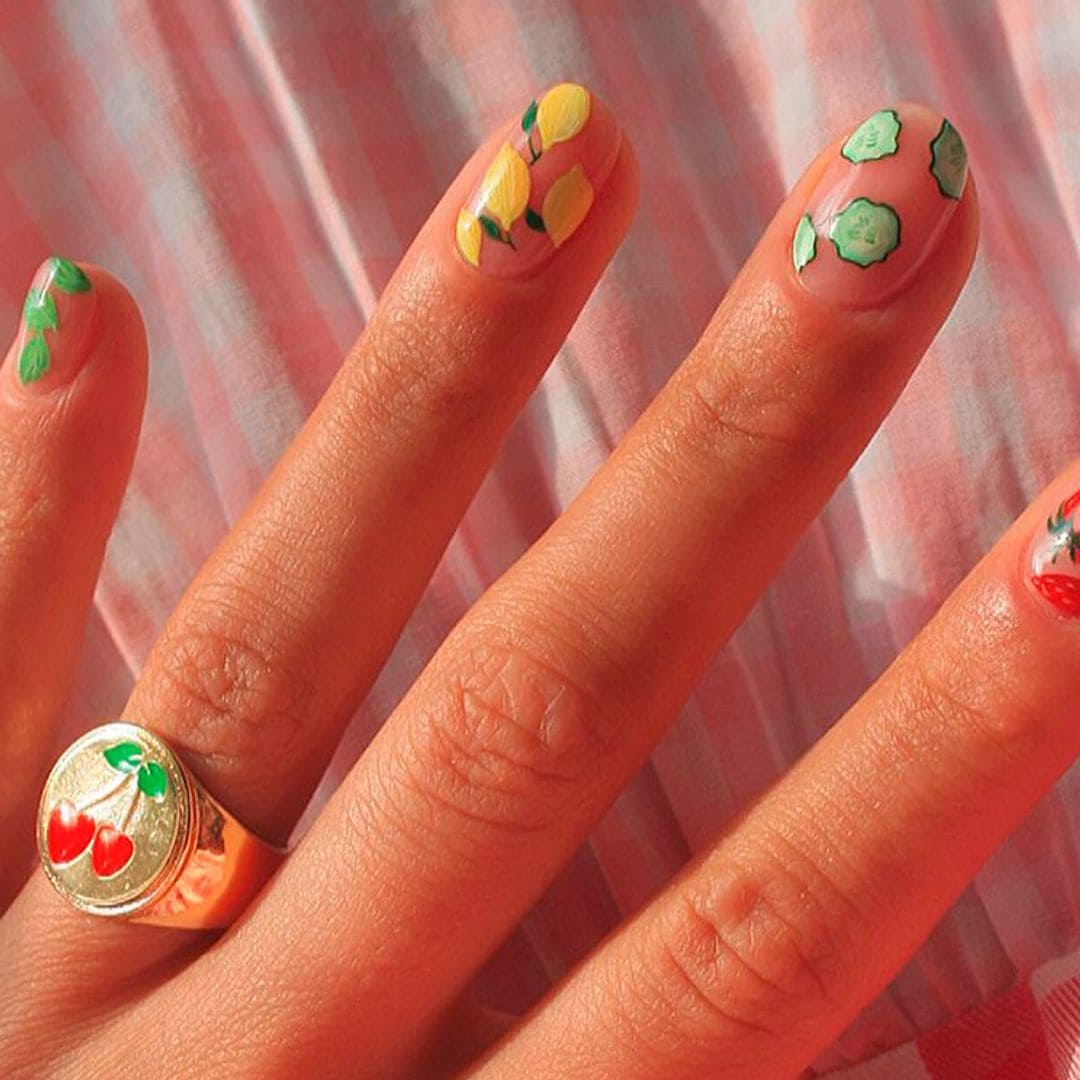 'Fruity nails': 12 ideas para enamorarte de la manicura de tendencia más divertida del verano