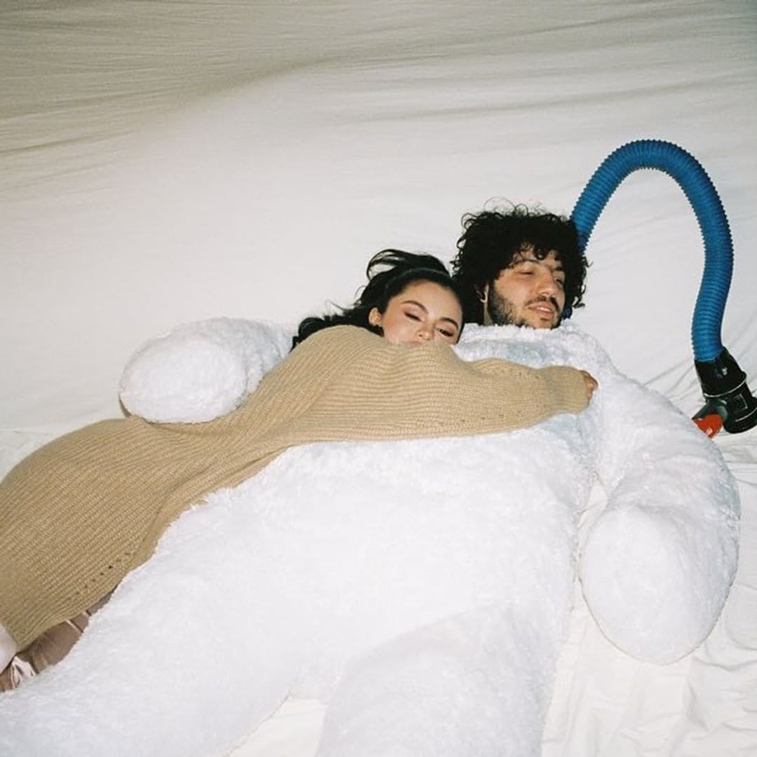 Benny Blanco abre el álbum de fotos para felicitar a Selena Gomez por su 32º cumpleaños