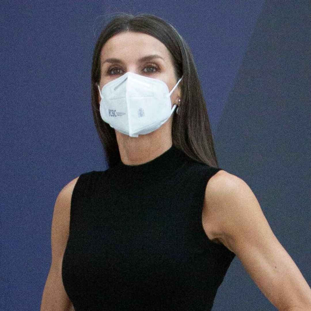Doña Letizia, la reina que vuelve a estrenar y viste a juego con sus canas