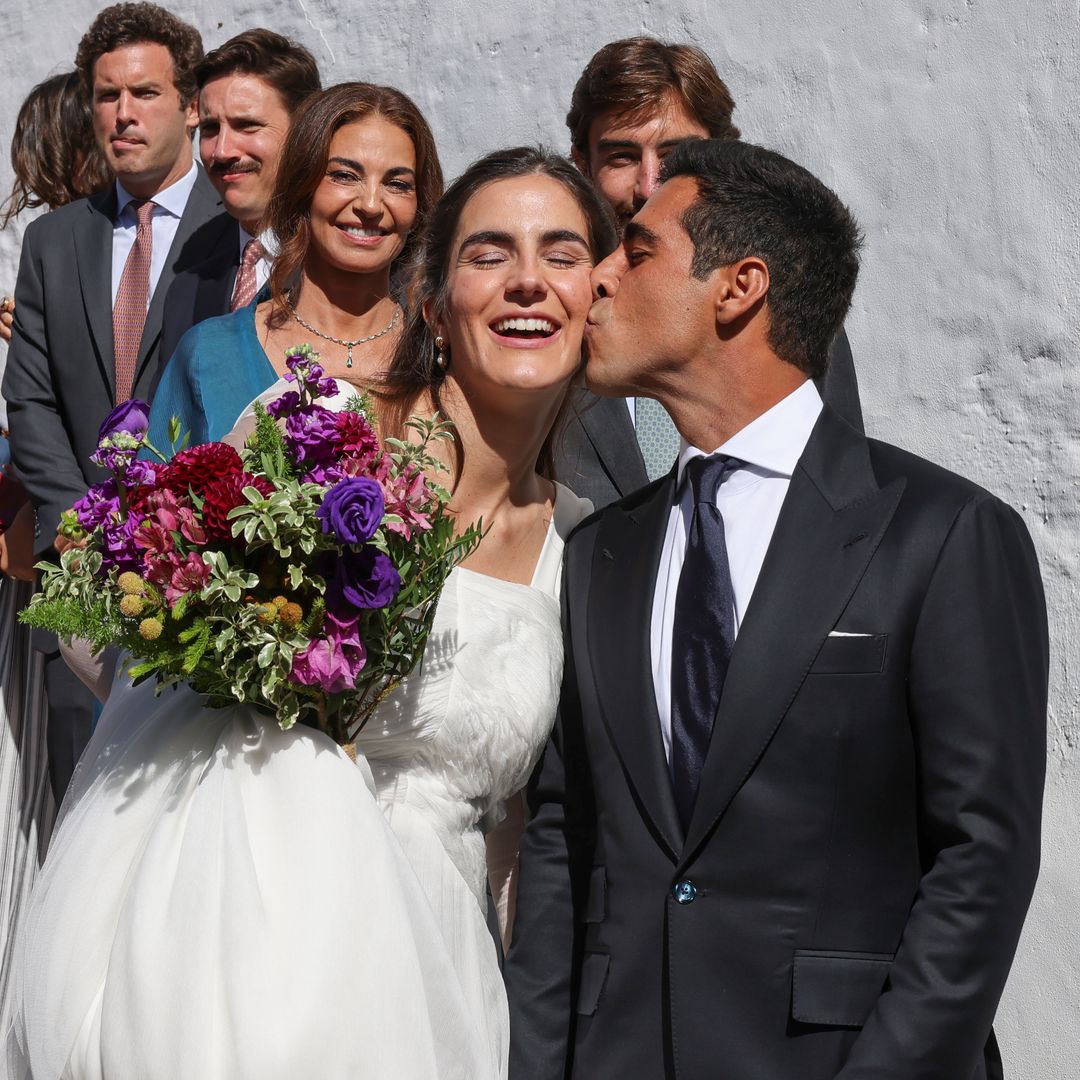 El vestido de novia de Blanca Llandres: de corte imperio, con un microdrapeado que abraza a su bebé y creado con ayuda de Rocío Crusset