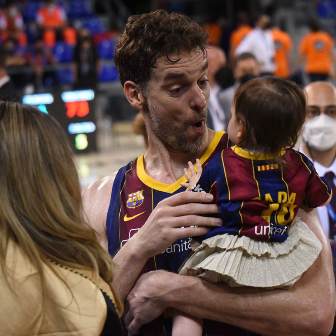 Pau Gasol celebra un nuevo triunfo con su mujer y su hija Ellie en la cancha