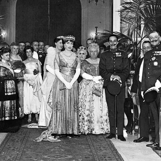 SAR Alfonso XIII y Dona Victoria Eugenia y Familia Real