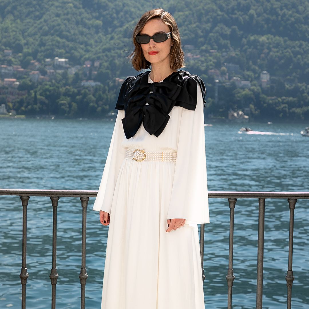 Keira Knightley sorprende en el ‘front row’ del desfile de Chanel en Italia