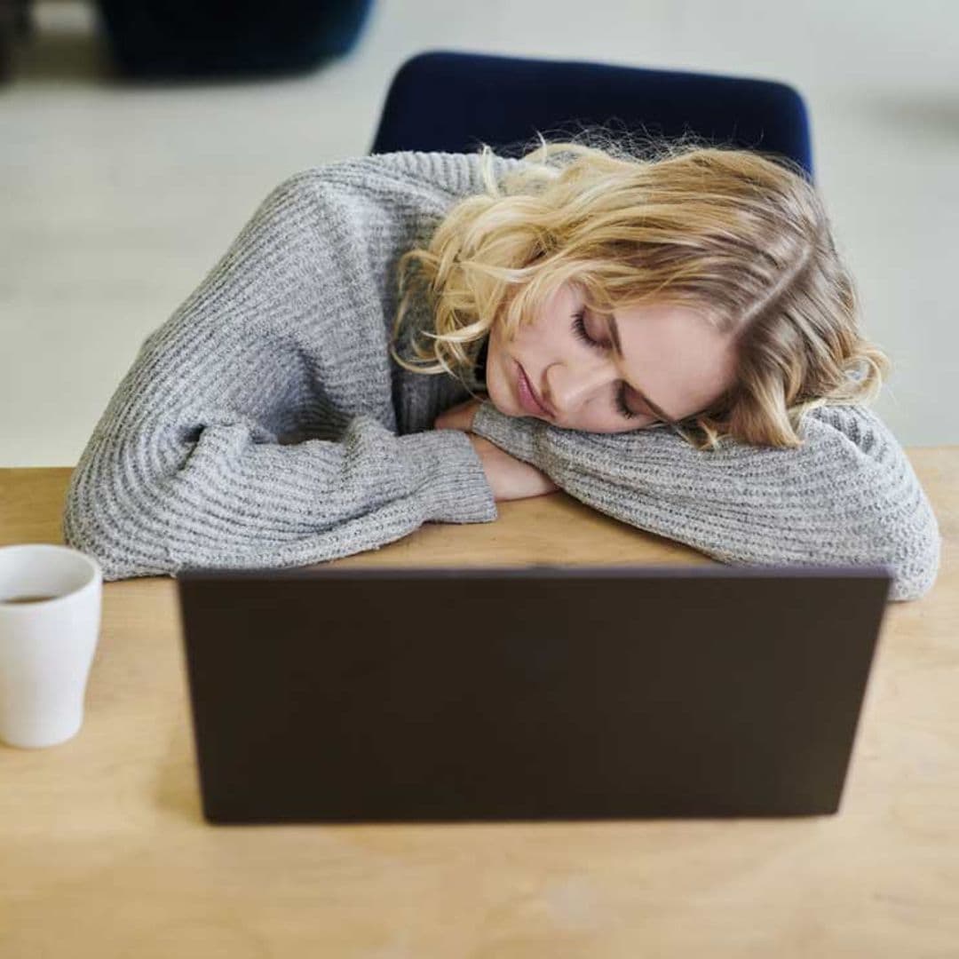 ¿Por qué sentimos cansancio y ganas de dormir después de comer?