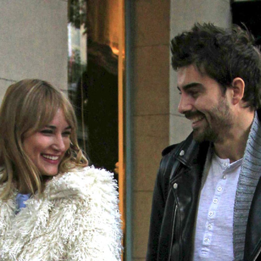 Alba Carrillo se divierte con un amigo mientras surgen novedades en su proceso de divorcio