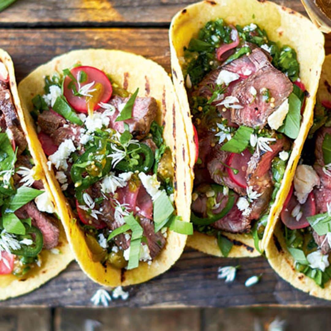 Tacos de ternera con queso y espinacas