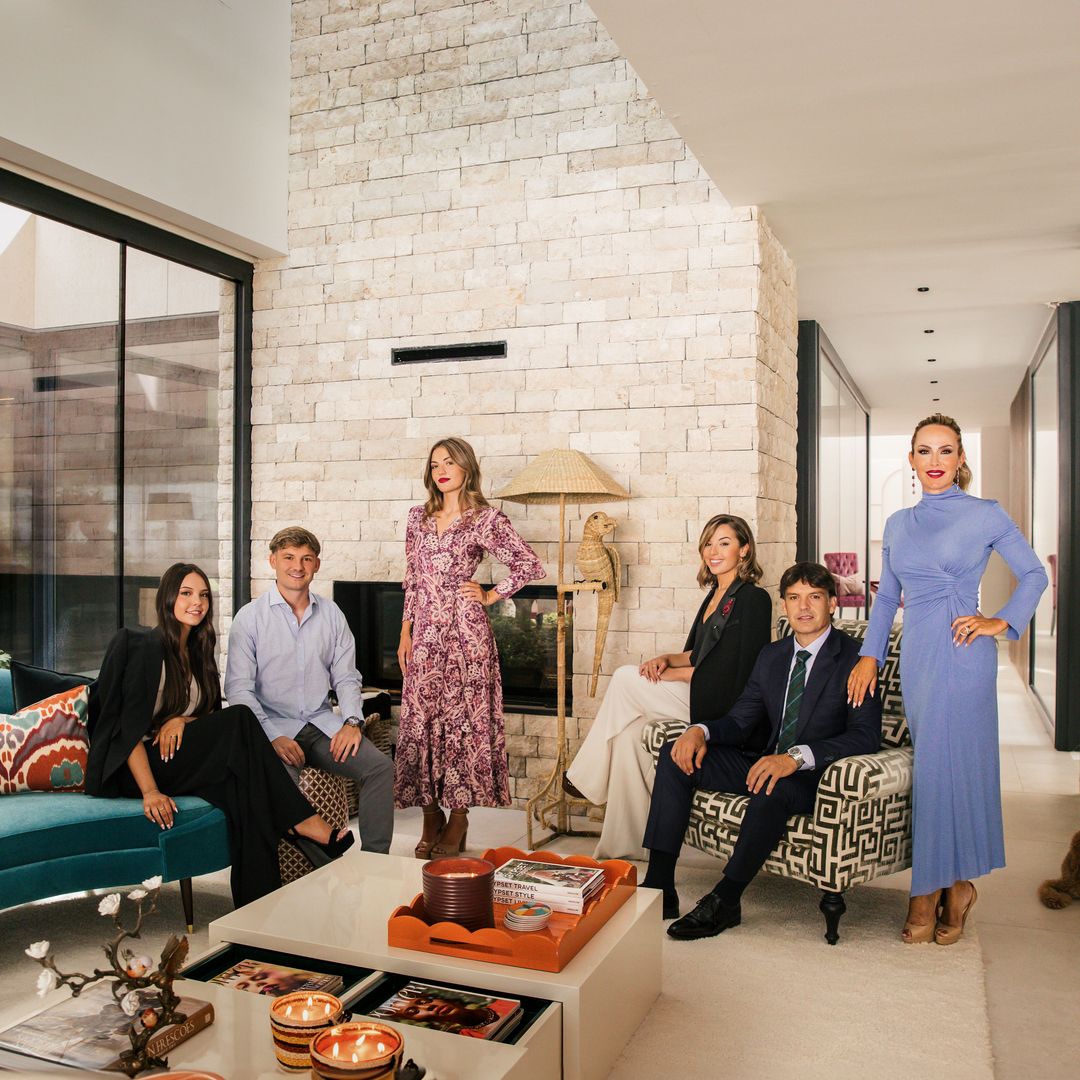 Fernando Morientes: Scalpers / Victoria: Victoria Beckham / Martina, Gabriela y Lucía: Cherubina , tacones: Louboutin / Fernando Jr.: Hugo Boss