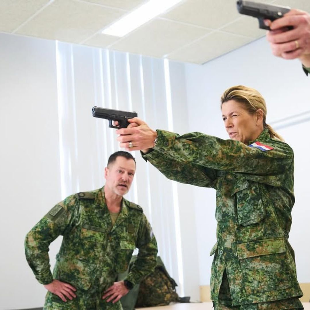 Las impactantes imágenes de Máxima de Holanda al seguir los pasos de su hija, la princesa Amalia, y convertirse en reservista del Ejército